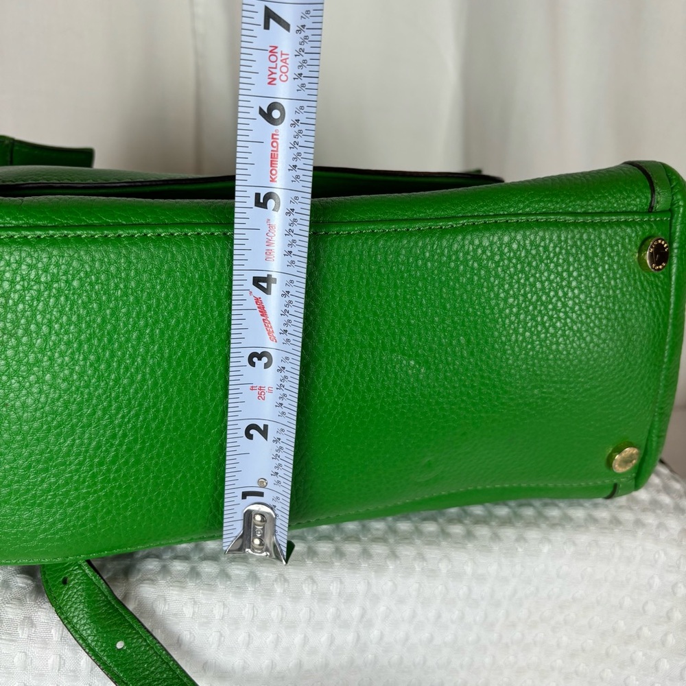 Michael Kors NWOT Margo Medium Flap Front Shoulder Bag in Kelly Green Gold Hw - Picture 14 of 14